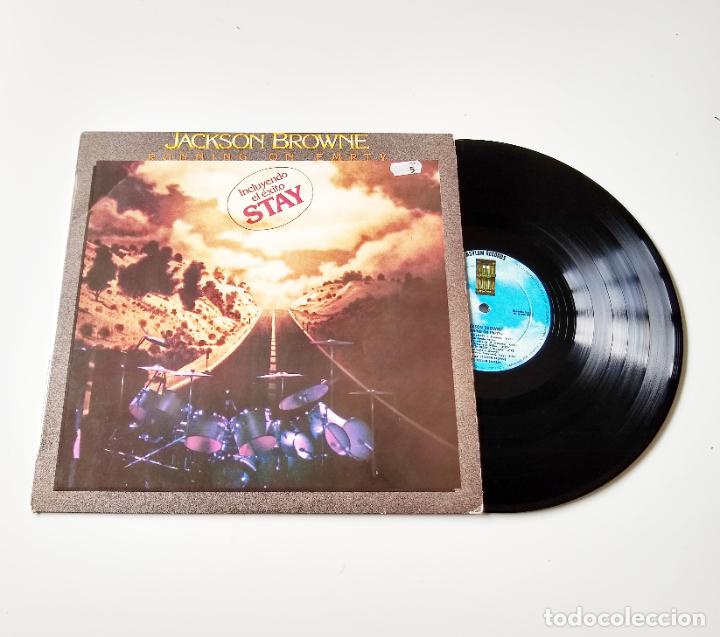 Discos de vinilo: JACKSON BROWNE. RUNNING ON EMPTY. LP - Foto 1