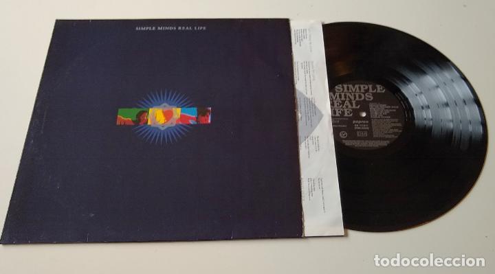 Discos de vinilo: SIMPLE MINDS. REAL LIFE. ENCARTE. LP - Foto 1