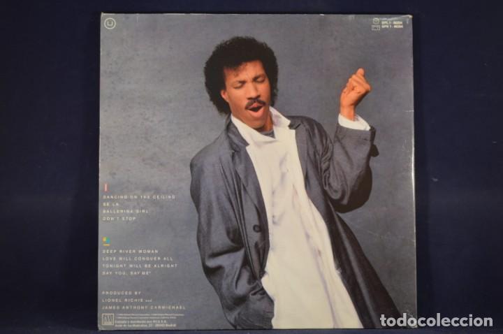 Discos de vinilo: LIONEL RICHIE - DANCING ON THE CEILING - LP - Foto 2