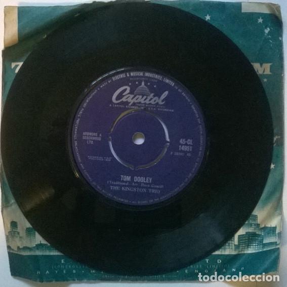 Discos de vinilo: Kingston Trio. Tom Dooley/ Ruby Red. Capitol, UK 1958 single - Foto 3