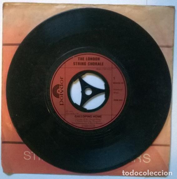 Discos de vinilo: London String Chorale. Galloping home/ Vicky. Polydor, UK 1972 single - Foto 2