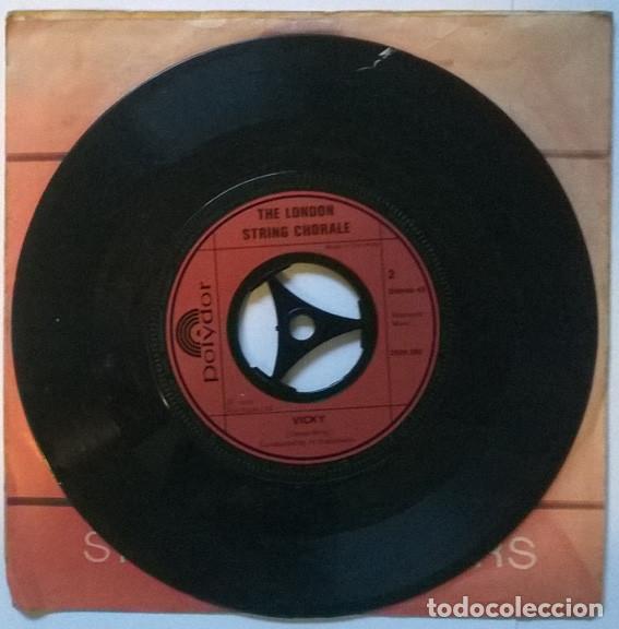 Discos de vinilo: London String Chorale. Galloping home/ Vicky. Polydor, UK 1972 single - Foto 3