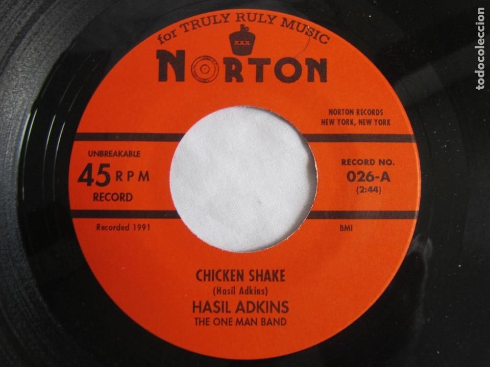 Discos de vinilo: Single vinilo Hasil Adkins, Chicken Shake 1991 - Foto 4