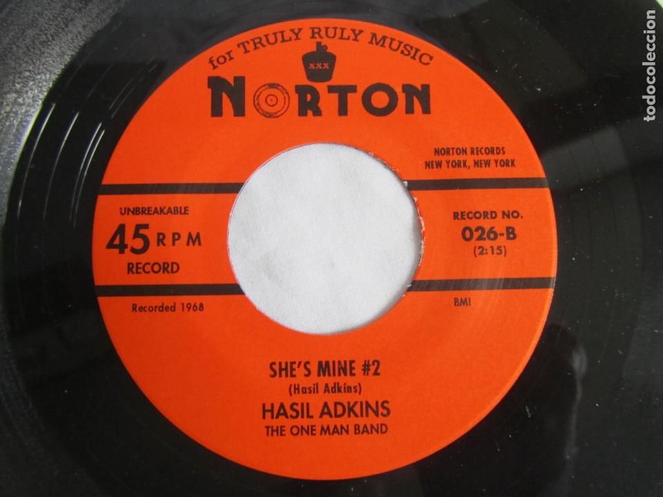 Discos de vinilo: Single vinilo Hasil Adkins, Chicken Shake 1991 - Foto 5