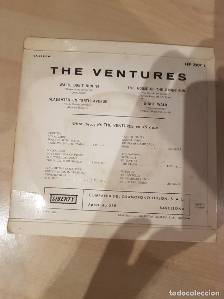 Discos de vinilo: THE VENTURES 1965 EP Walk, Dont Run 64 - Foto 2