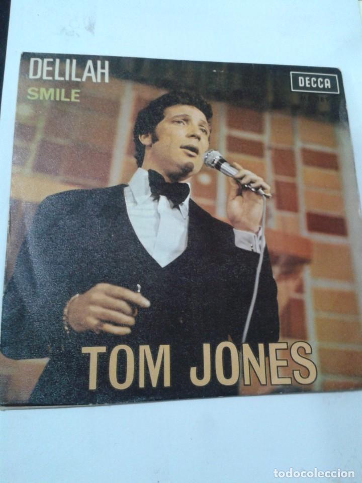 Discos de vinilo: TOM JONES: DELILAH, SMILE. SINGLE. - Foto 1