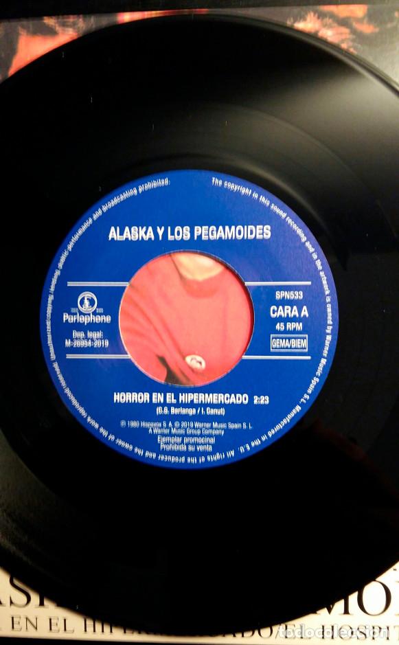 Discos de vinilo: ALASKA Y LOS PEGAMOIDES &rdquo;Horror en el hipermercado&rdquo; single - Foto 3