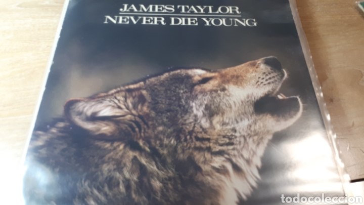 Discos de vinilo: JAMES TAYLOR NEVER DIE YOUNG - Foto 1