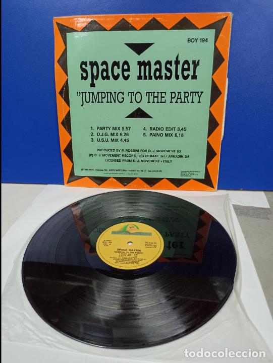Discos de vinilo: MAXI SINGLE DISCO VINILO - SPACE MASTER - JUMPING TO THE PARTY - Foto 2