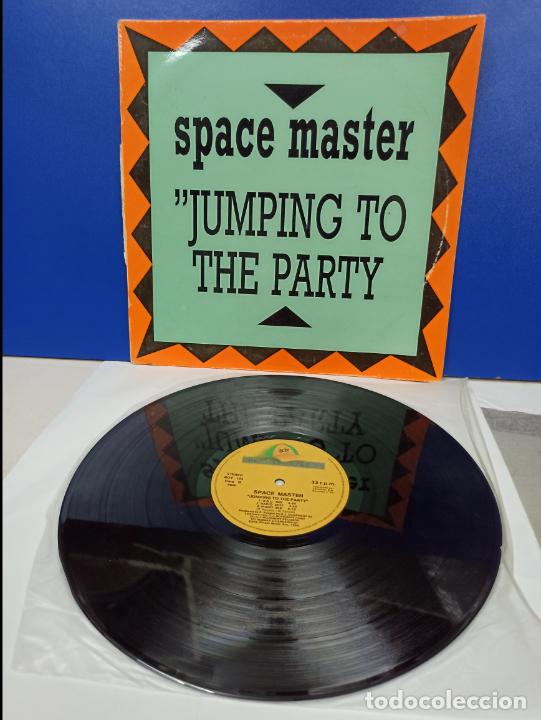 Discos de vinilo: MAXI SINGLE DISCO VINILO - SPACE MASTER - JUMPING TO THE PARTY - Foto 1