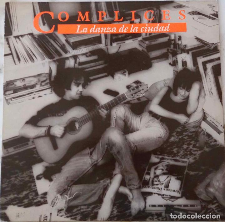 Discos de vinilo: C&Oacute;MPLICES. LA DANZA DE LA CIUDAD. LP CON FUNDA INTERIOR LETRAS - Foto 1