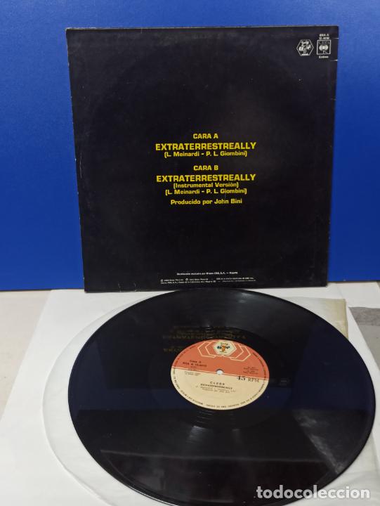 Discos de vinilo: MAXI SINGLE DISCO VINILO - CLESS - EXTRATERRESTREALLY - Foto 2