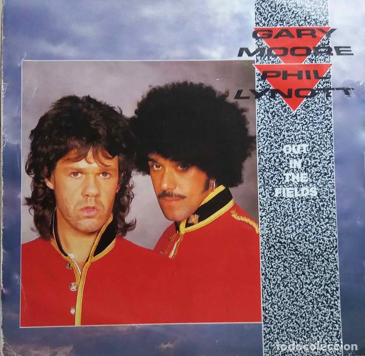 Discos de vinilo: GARY MOORE, PHIL LYNOTT. OUT IN THE FIELDS. PORTADA DE SINGLE UK - Foto 1