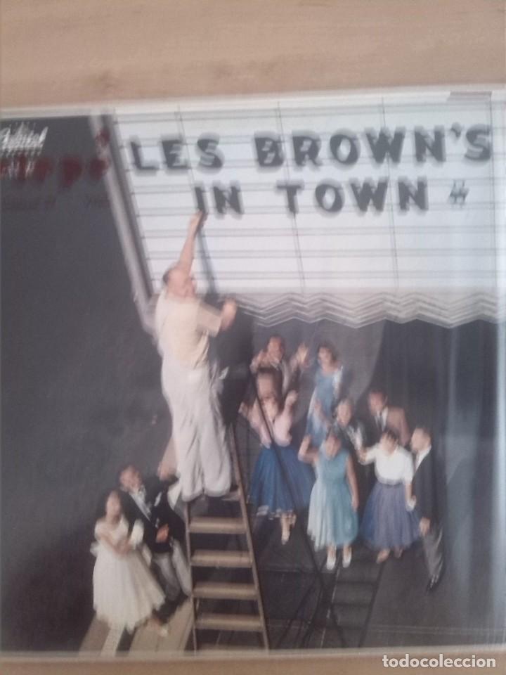 Discos de vinilo: LES BROWN&acute;S IN TOWN 1982 - Foto 1