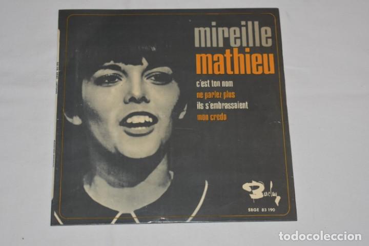 Discos de vinilo: Disco Vinilo Single Mireille Mathieu C&acute;est ton nom Mon credo 1966 - Foto 1