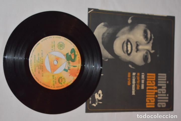 Discos de vinilo: Disco Vinilo Single Mireille Mathieu C&acute;est ton nom Mon credo 1966 - Foto 3
