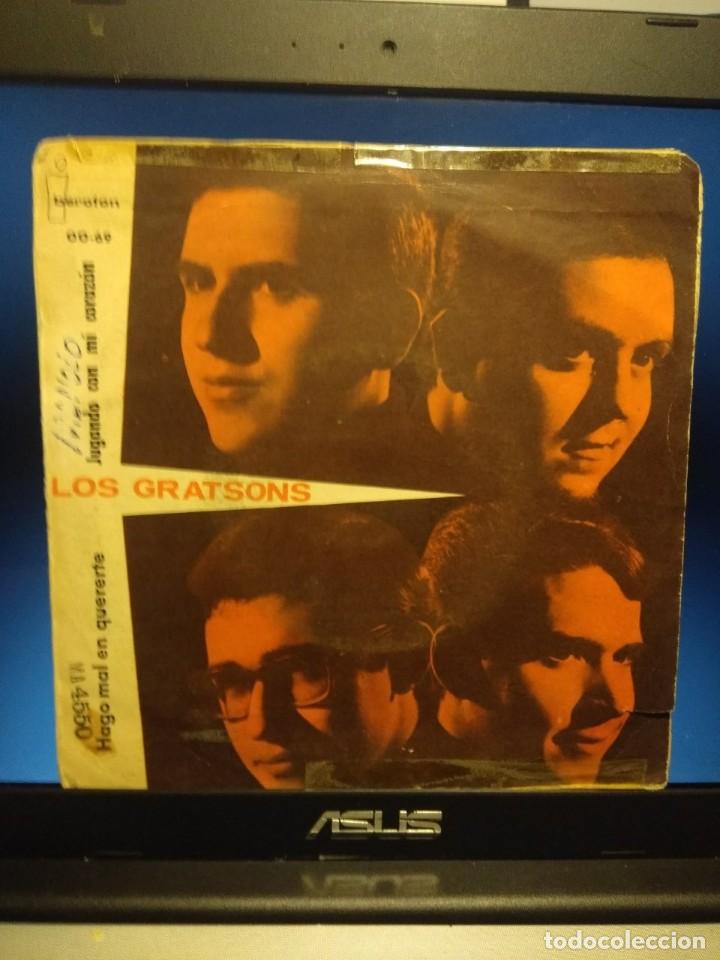 Discos de vinilo: SG LOS GRATSONS : HAGO MAL EN QUERERTE - Foto 2