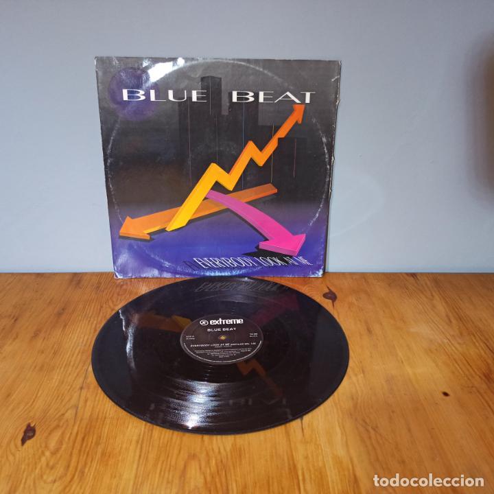 Discos de vinilo: MAXI SINGLE DISCO VINILO - BLUE BEAT - EVERYBODY LOOK AT ME - Foto 1