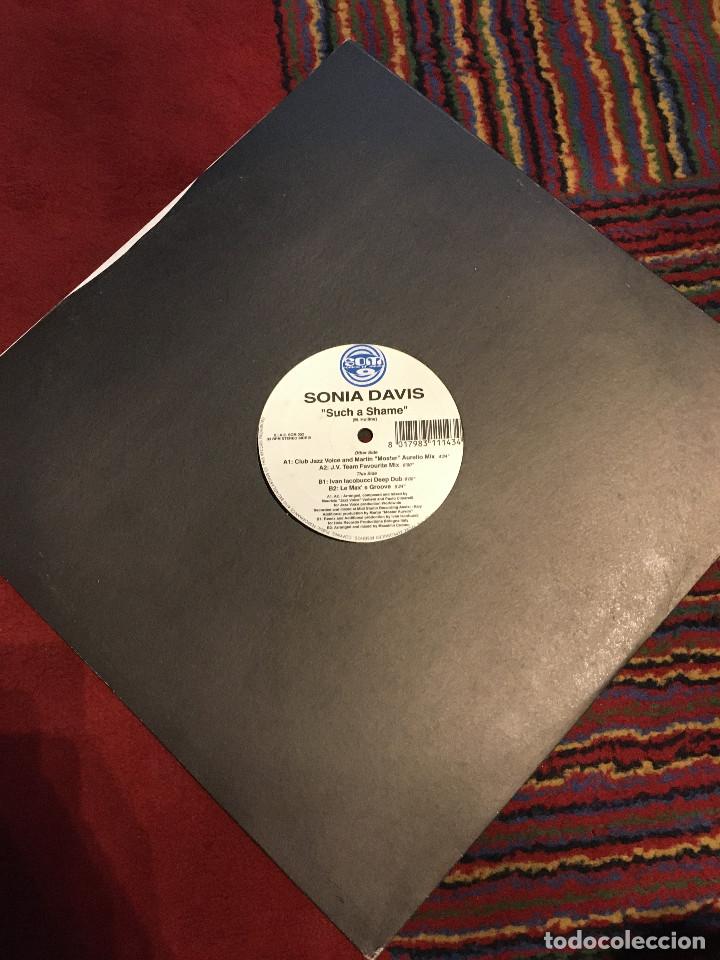 Discos de vinilo: Sonia Davis &lrm;&ndash; Such A Shame - MAXI - Foto 2