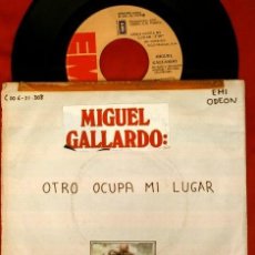 Discos de vinilo: MIGUEL GALLARDO (SINGLE 1976) OTRO OCUPA MI LUGAR - QUIEN. Lote 215301458