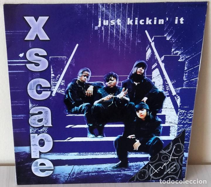 Discos de vinilo: XSCAPE - JUST KICKIN&acute; IT MAXI 12 SONY - 1993 - Foto 1