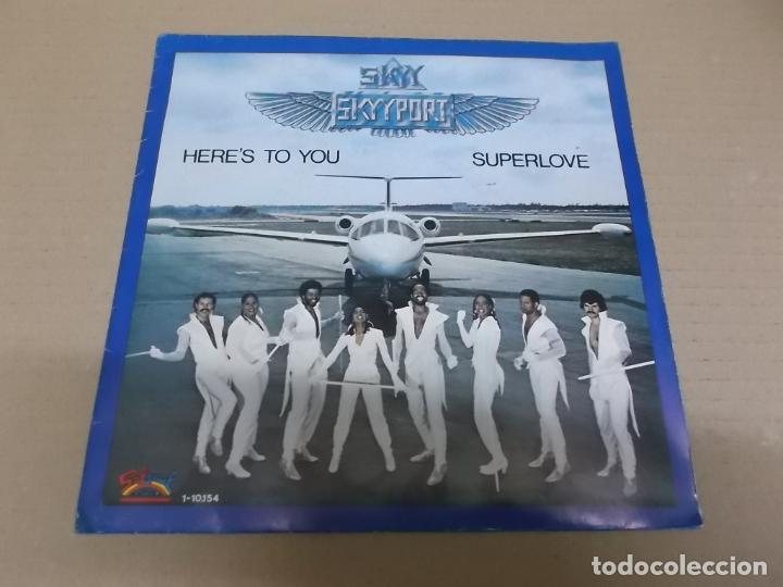 Discos de vinilo: SKYY (SINGLE) HERE&rsquo;S TO YOU A&Ntilde;O 1981 - Foto 1