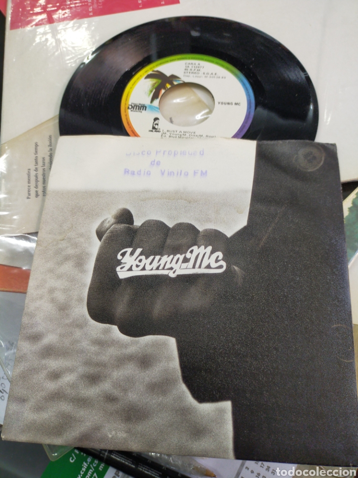 Discos de vinilo: Young m.c. single must a move Espa&ntilde;a 1989 - Foto 1