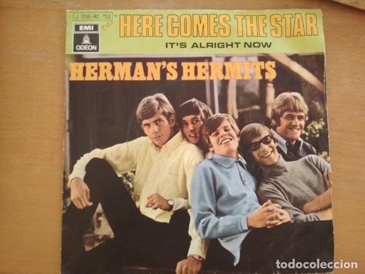 Discos de vinilo: Hermans Hermits here comes the star single spain 1970 - Foto 1