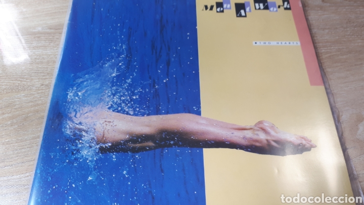 Discos de vinilo: MEN AT WORK TWO HEARTS - Foto 1