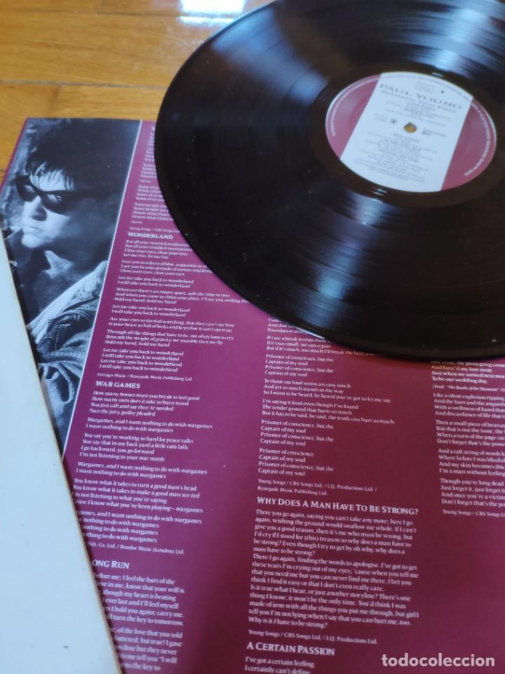 Discos de vinilo: LP de vinilo de Paul Young between two fires - Foto 3