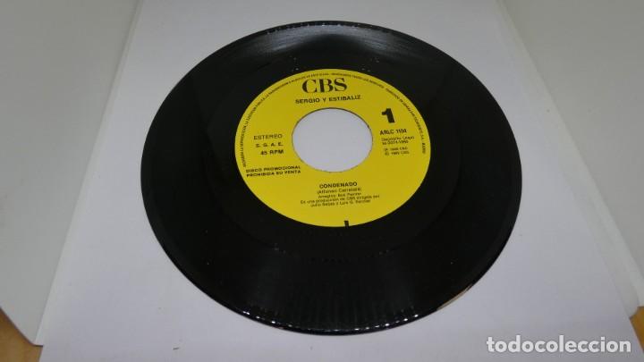 Discos de vinilo: DISCO SINGLE VINILO . SERGIO Y ESTIBALIZ . CONDENADO . - Foto 4