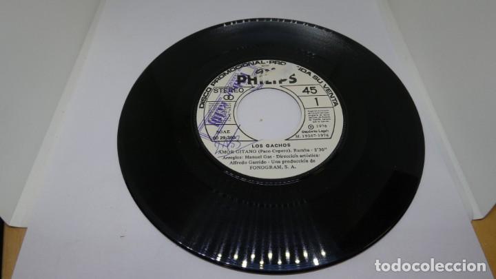 Discos de vinilo: DISCO SINGLE VINILO . AMOR GITANO . LOS GACH&Oacute;S . LA CACERIA - Foto 4