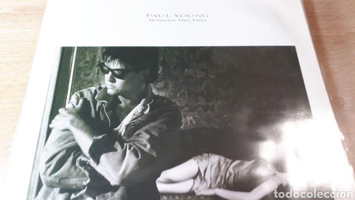Discos de vinilo: PAUL YOUNG BEETWEEN TWO FIRES - Foto 1