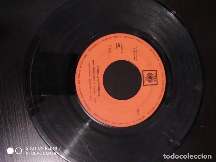Discos de vinilo: disco single simon y garfunkel MRS.Robinson scarborough fair - Foto 1