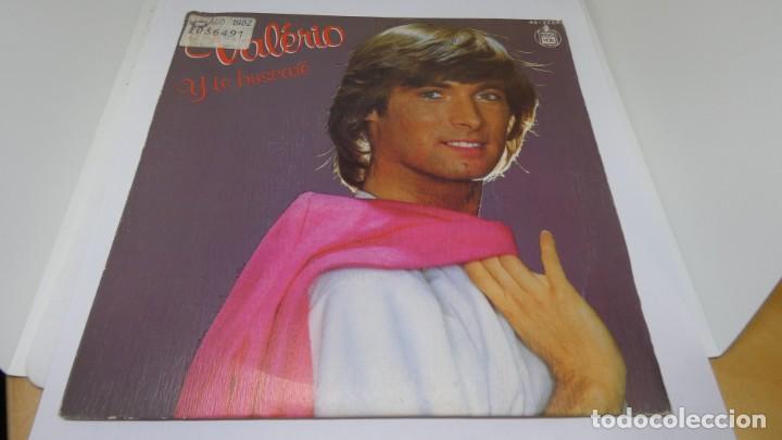 Discos de vinilo: DISCO SINGLE VINILO . VALERIO Y TE BUSCAR&Eacute; . - Foto 1