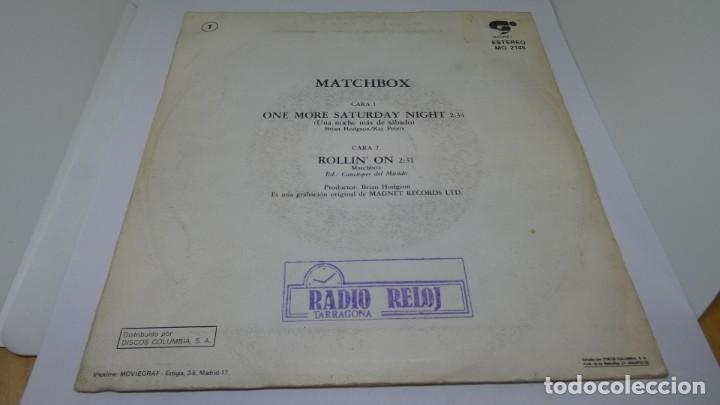 Discos de vinilo: DISCO SINGLE VINILO . MATCHBOX . ONE MORE SATURDAY NIGHT - Foto 2