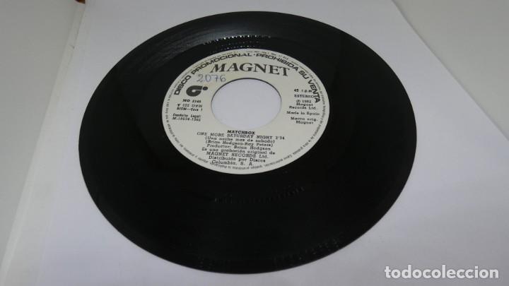 Discos de vinilo: DISCO SINGLE VINILO . MATCHBOX . ONE MORE SATURDAY NIGHT - Foto 3