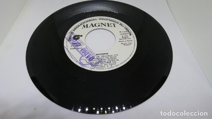 Discos de vinilo: DISCO SINGLE VINILO . MATCHBOX . ONE MORE SATURDAY NIGHT - Foto 4
