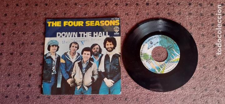 Discos de vinilo: THE FOUR SEASONS - DOWN THE HALL - SINGLE - SPAIN - WARNER - L - - Foto 1
