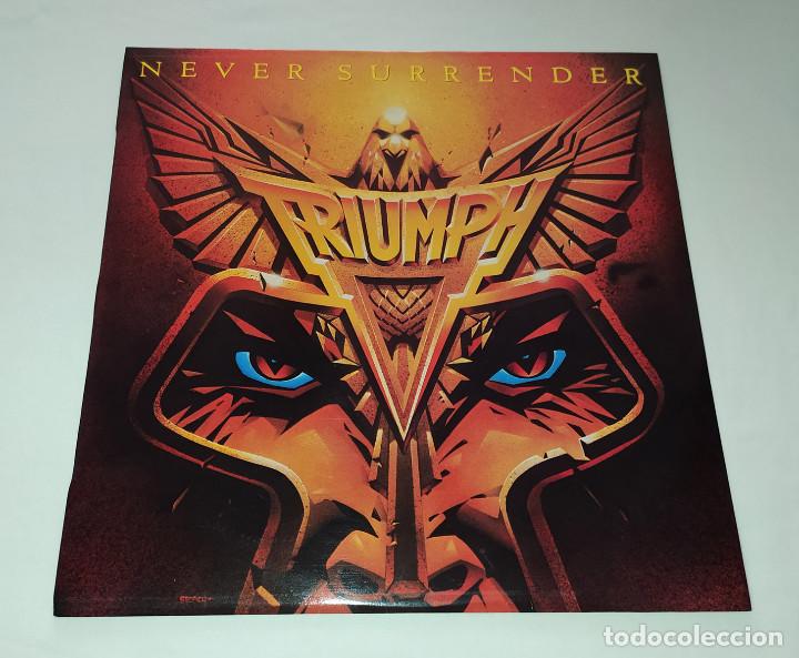 Discos de vinilo: LP TRIUMPH - NEVER SURRENDER - Foto 1