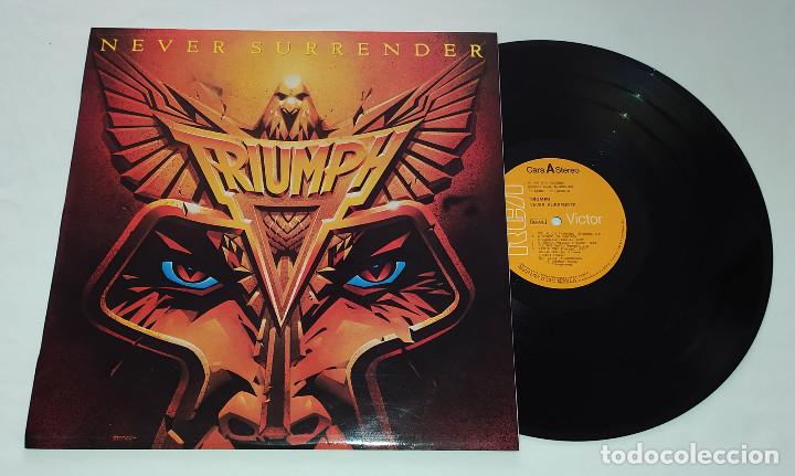 Discos de vinilo: LP TRIUMPH - NEVER SURRENDER - Foto 3