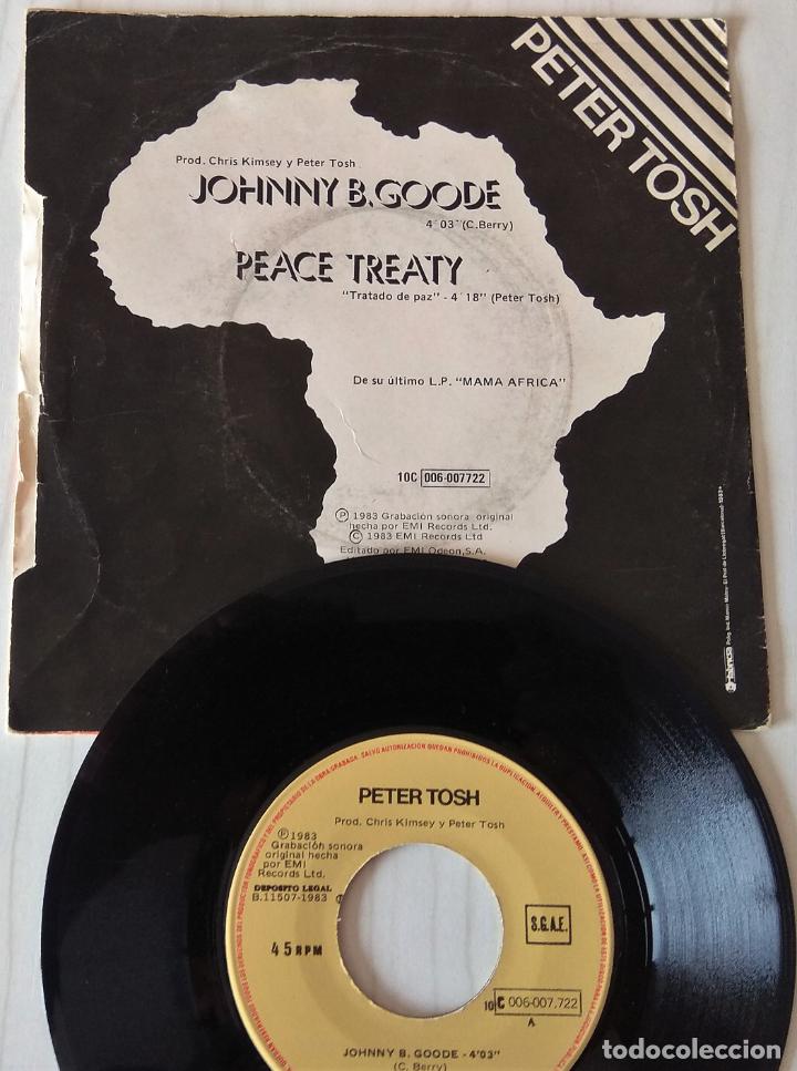 Discos de vinilo: PETER TOSH - JOHNNY B. GOOD EMI - 1983 - Foto 2