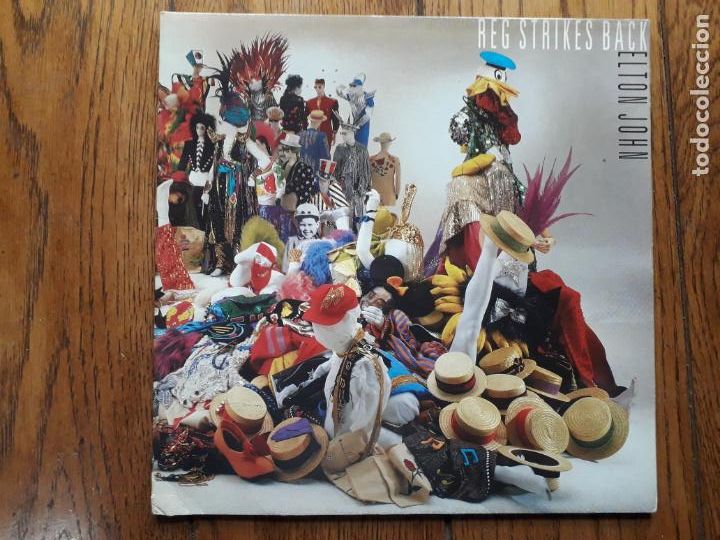 Discos de vinilo: Elton john - reg strikes back - Foto 1