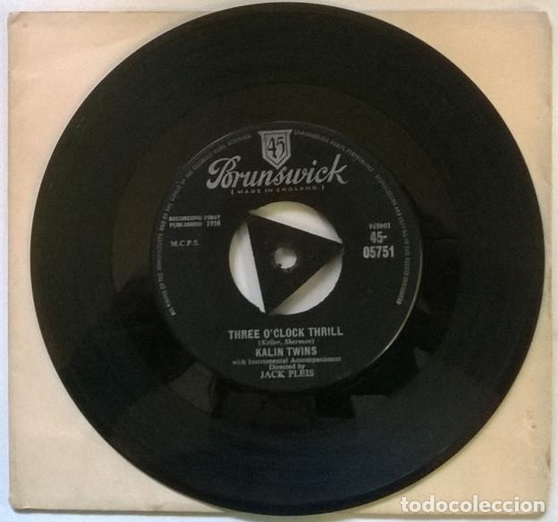 Discos de vinilo: Kalin Twins. Three OClock Thrill/ When. Brunswick, UK 1958 single - Foto 1