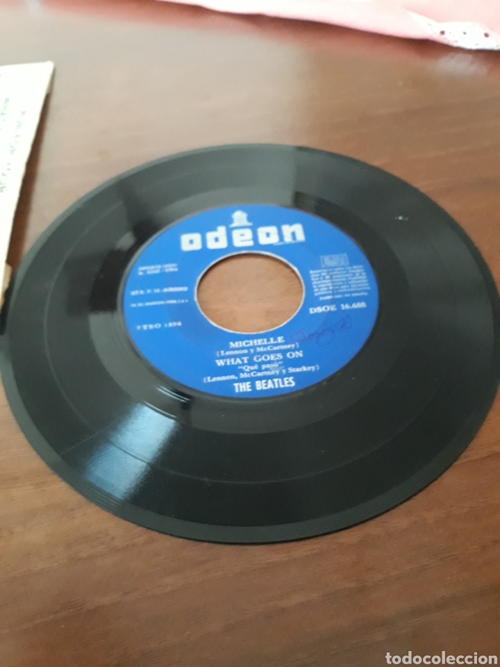 Discos de vinilo: LOS BEATLES. Disco. R.P.M. 45 - Foto 3