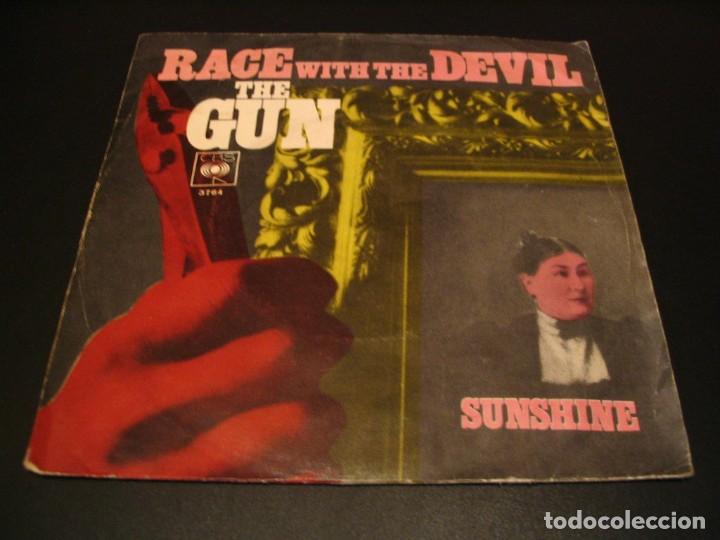 Dischi in vinile: THE GUN SINGLE RACE WITH THE DEVIL CBS ITALIA 1969