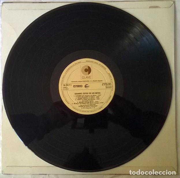 Discos de vinilo: Los Mitos. Grandes &eacute;xitos. Hispavox-Clave, Spain 1973 LP - Foto 4