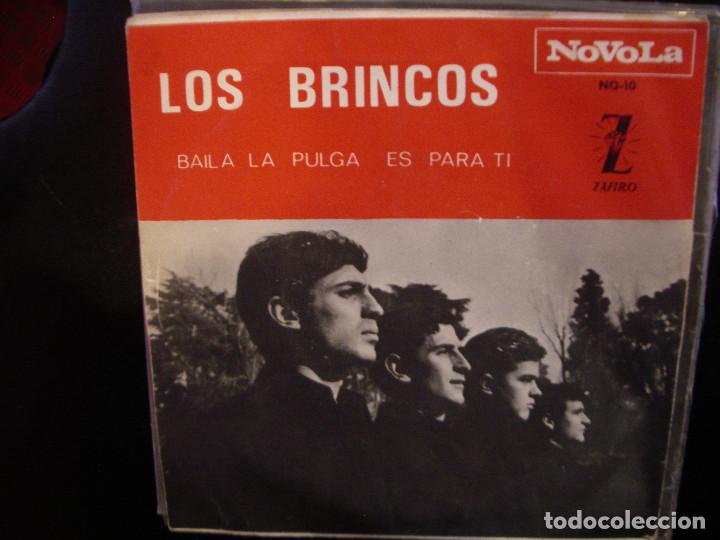 Discos de vinilo: LOS BRINCOS. BAILA LA PULGA. SINGLE. - Foto 2