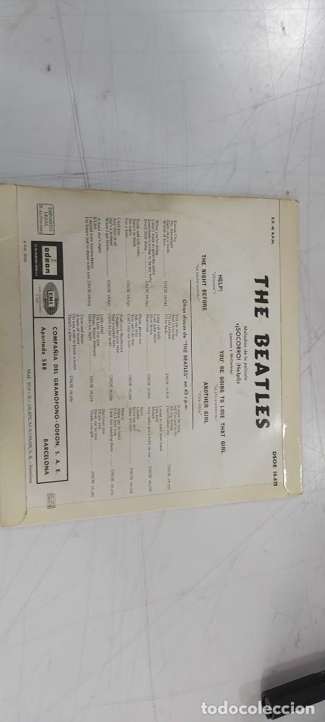 Discos de vinilo: ANTIGUO DISCO PEQUE&Ntilde;O THE BEATLES HELP - Foto 2