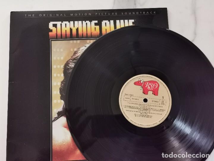 Discos de vinilo: BEE GEES - STAYING ALIVE - Foto 3
